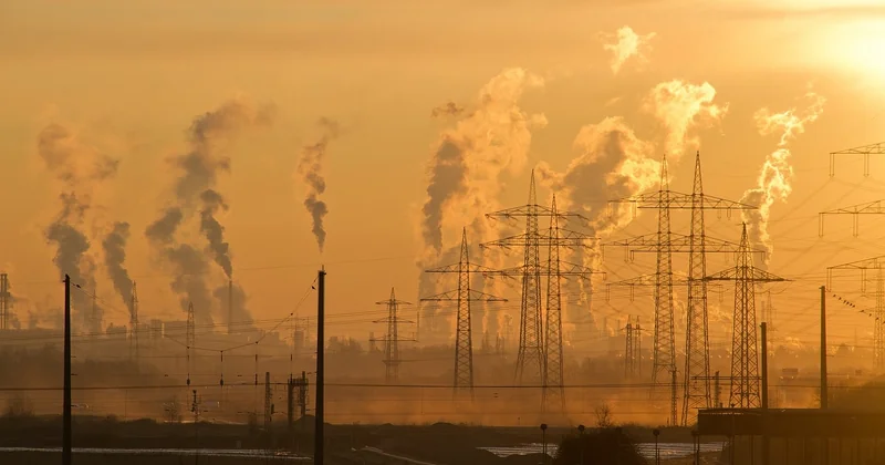 Variateur de tension 380 V et triphasé : le domaine de l'industrie